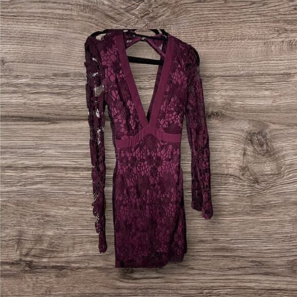 Boohoo Dresses & Skirts - Nwt Boohoo burgundy lace dress sz8